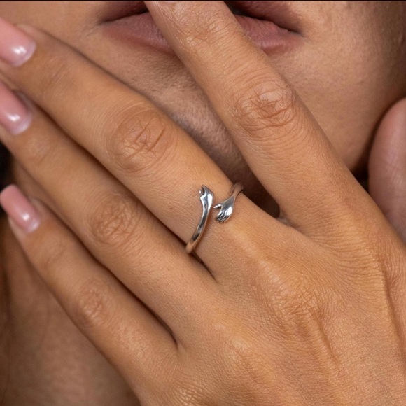 JewelbyEllie Jewelry - 925 Sterling Silver Hug Ring Adjustable
Minimalist Love Jewelry Gift